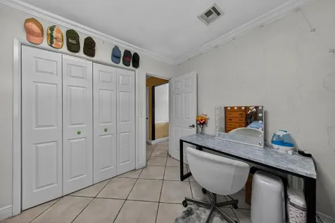 270 NE 42nd Street Oakland Park FL 33334
