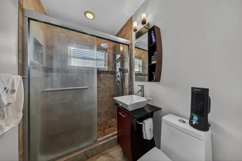 270 NE 42nd Street Oakland Park FL 33334