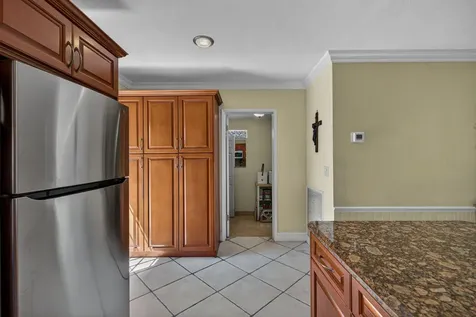 270 NE 42nd Street Oakland Park FL 33334
