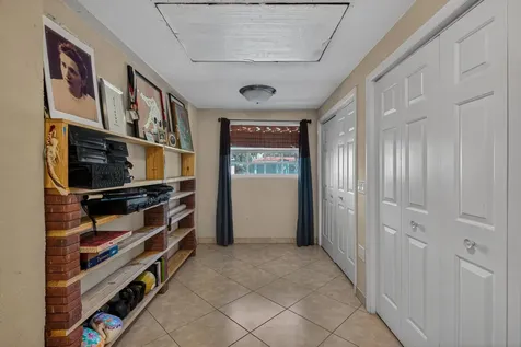 270 NE 42nd Street Oakland Park FL 33334