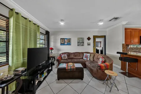 270 NE 42nd Street Oakland Park FL 33334