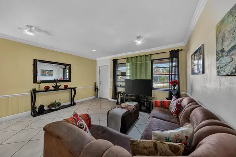 270 NE 42nd Street Oakland Park FL 33334