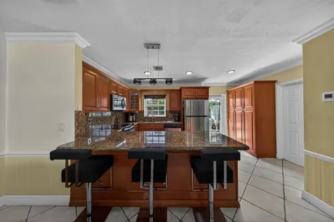 270 NE 42nd Street Oakland Park FL 33334