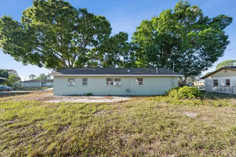 303 Essex Drive Fort Pierce FL 34946