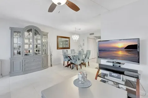 2051 Cambridge C Deerfield Beach FL 33442