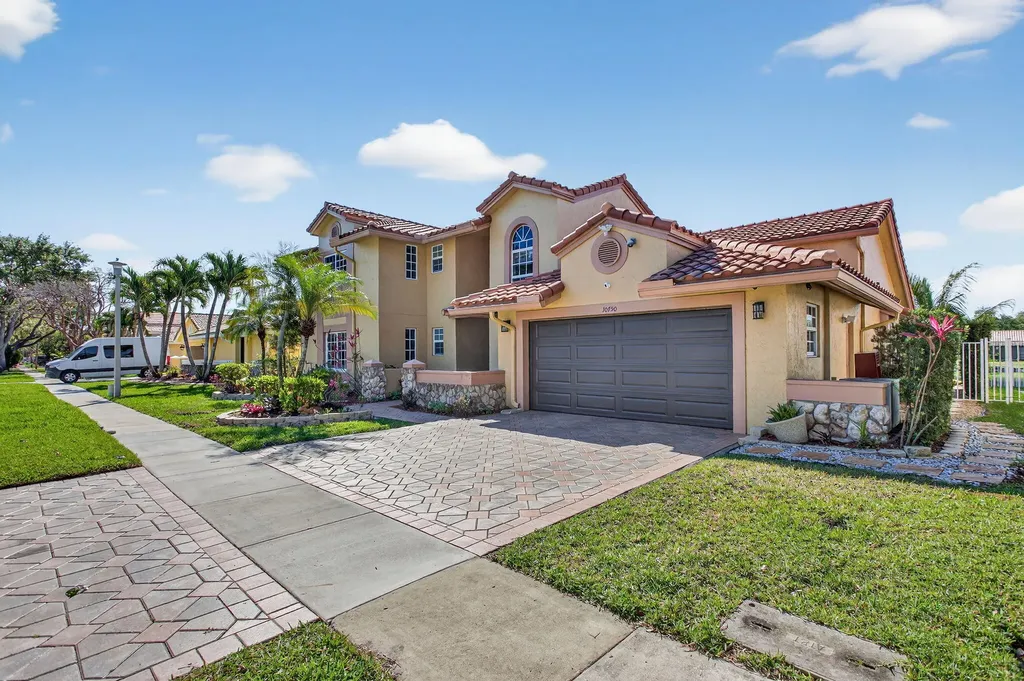 10750 NW 18th Place Plantation FL 33322