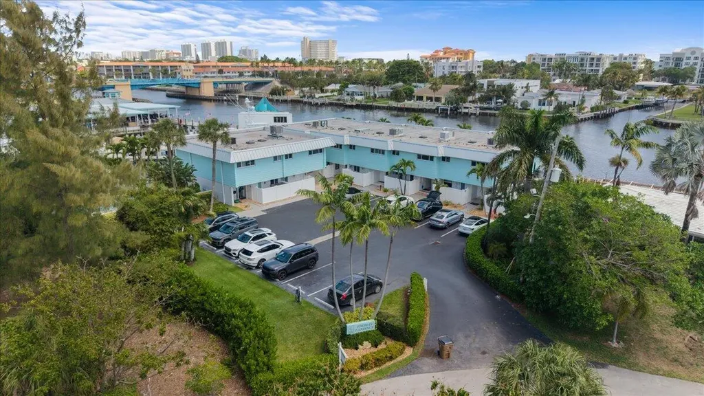 426 SE 17th Terrace Deerfield Beach FL 33441