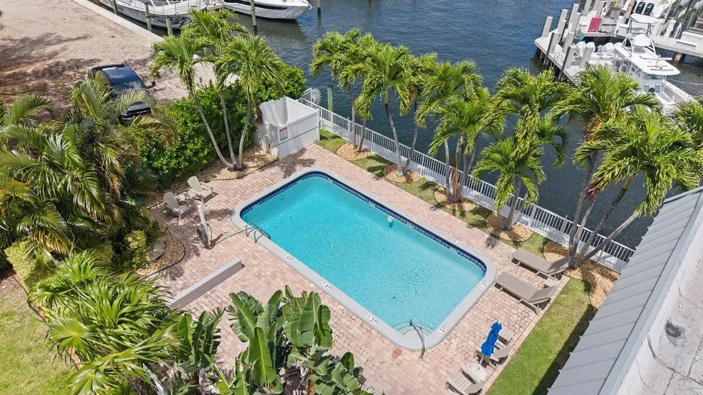 426 SE 17th Terrace Deerfield Beach FL 33441