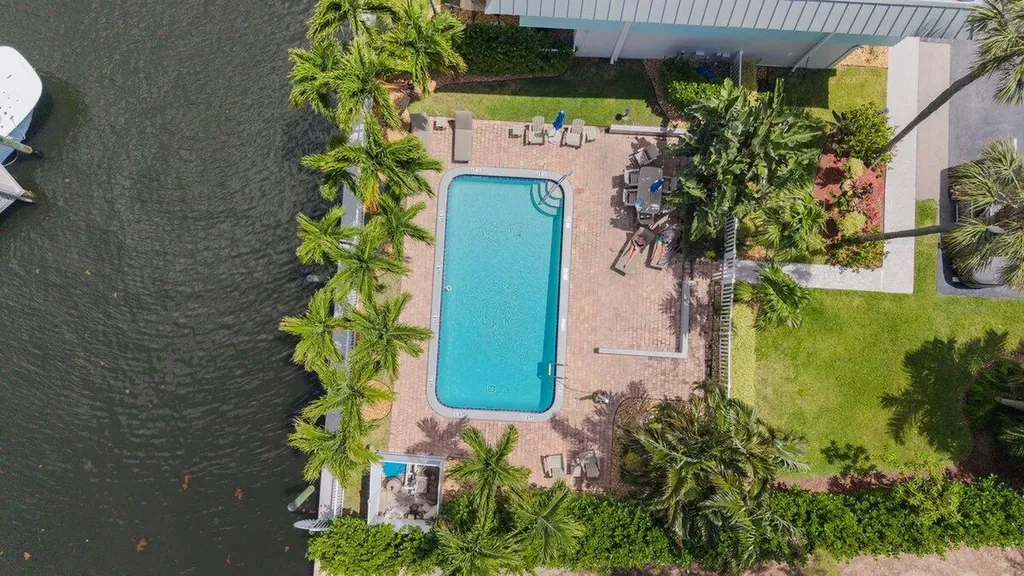 426 SE 17th Terrace Deerfield Beach FL 33441