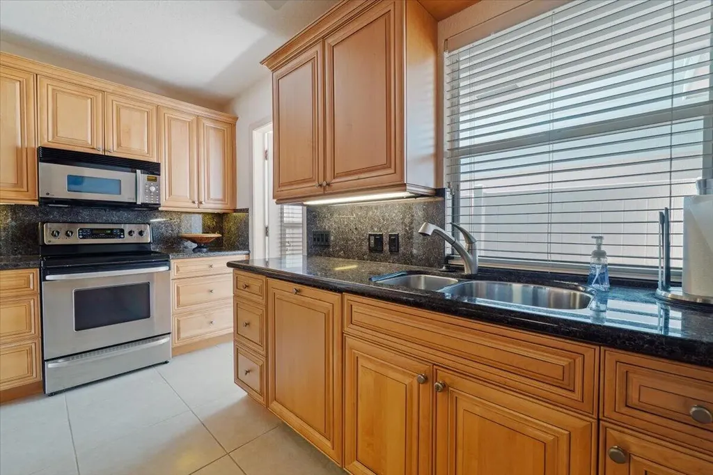426 SE 17th Terrace Deerfield Beach FL 33441