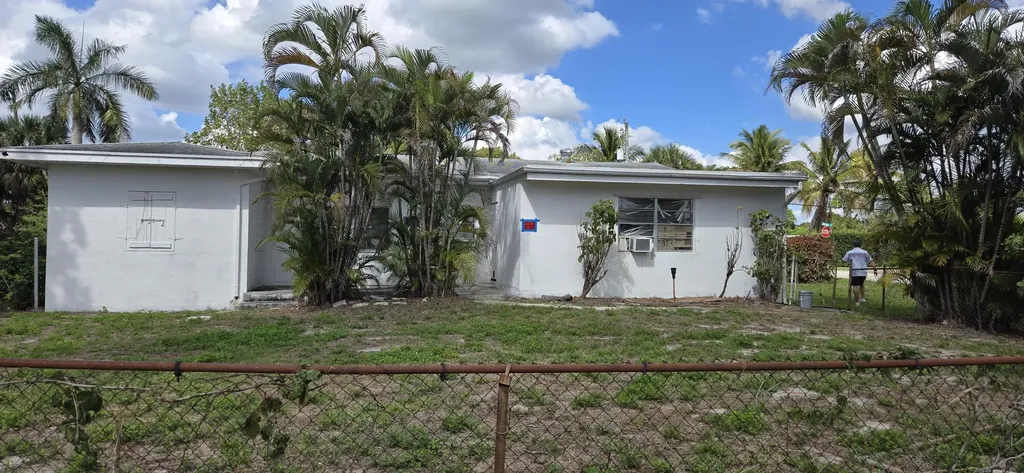 1544 Prairie Road West Palm Beach FL 33406
