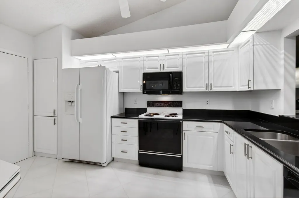 14492 Via Royale Delray Beach FL 33446