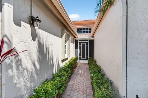 14492 Via Royale Delray Beach FL 33446