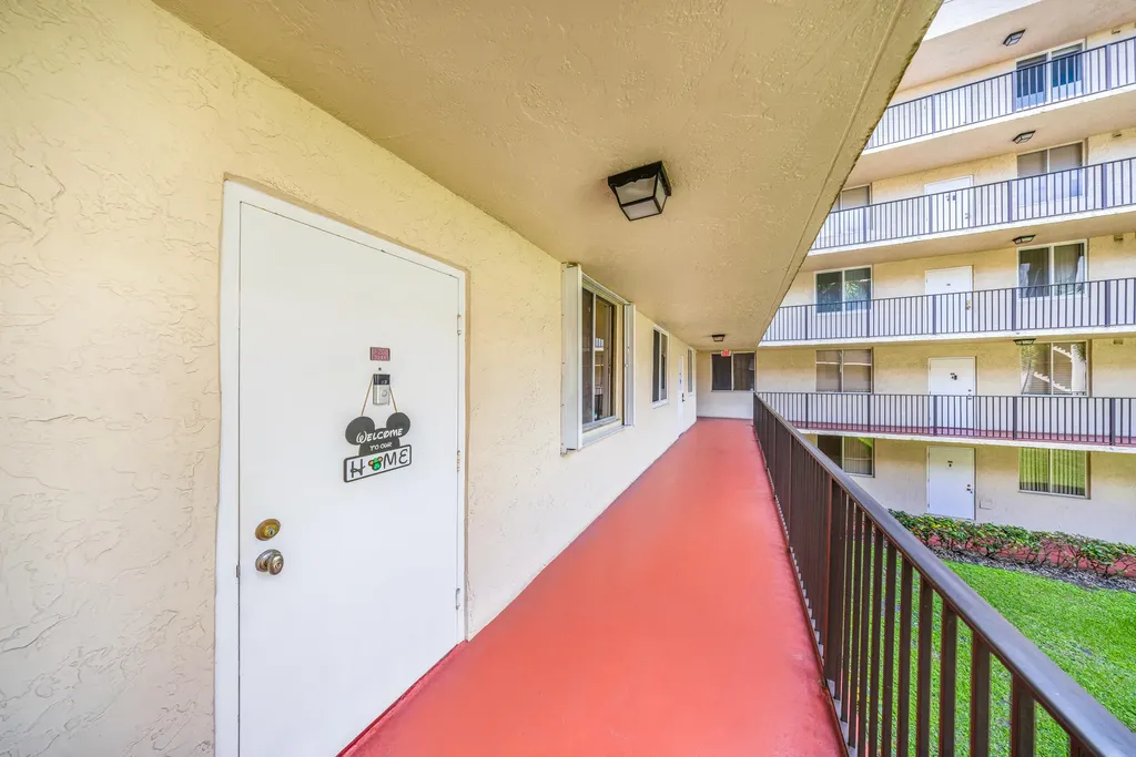 3249 Riverside Coral Springs FL 33065