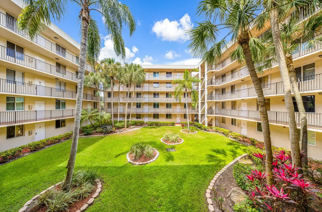3249 Riverside Coral Springs FL 33065