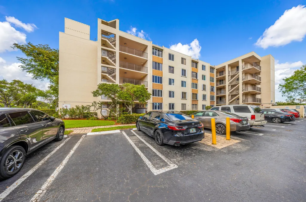3249 Riverside Coral Springs FL 33065