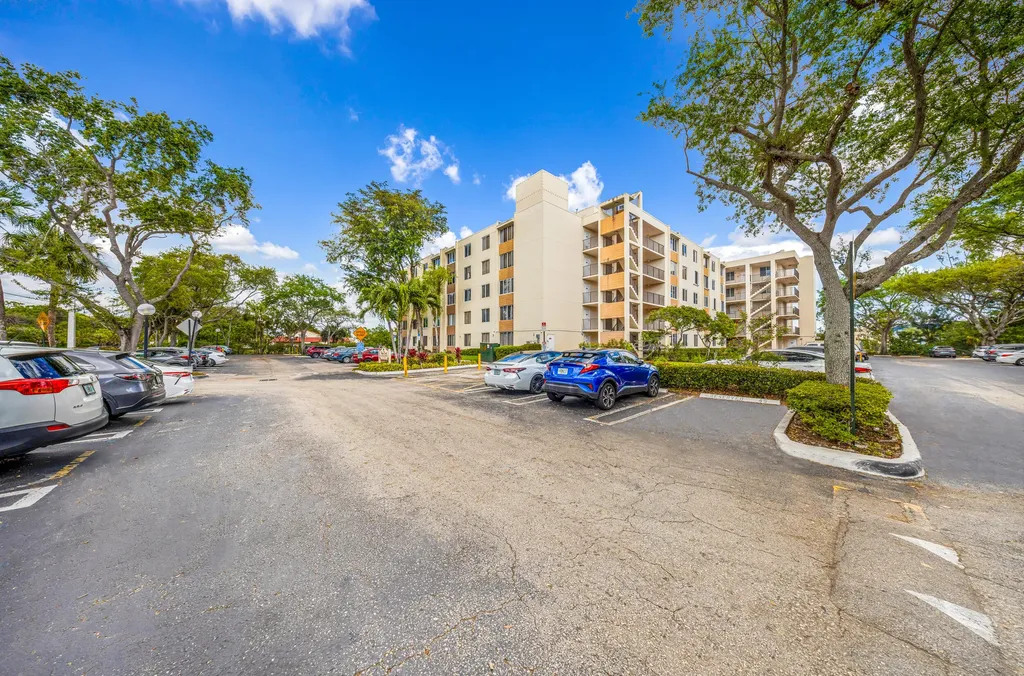 3249 Riverside Coral Springs FL 33065