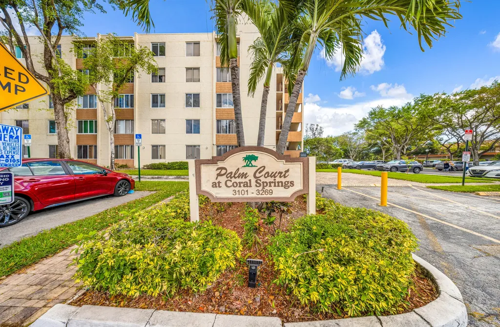 3249 Riverside Coral Springs FL 33065