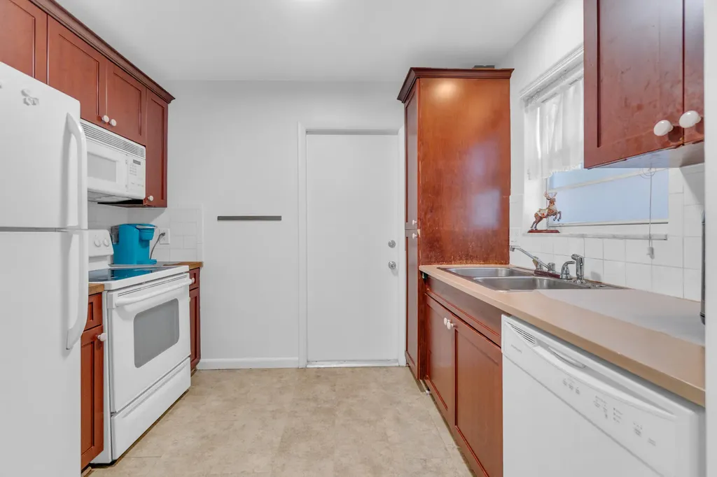 2441 SW 82nd Avenue Davie FL 33324