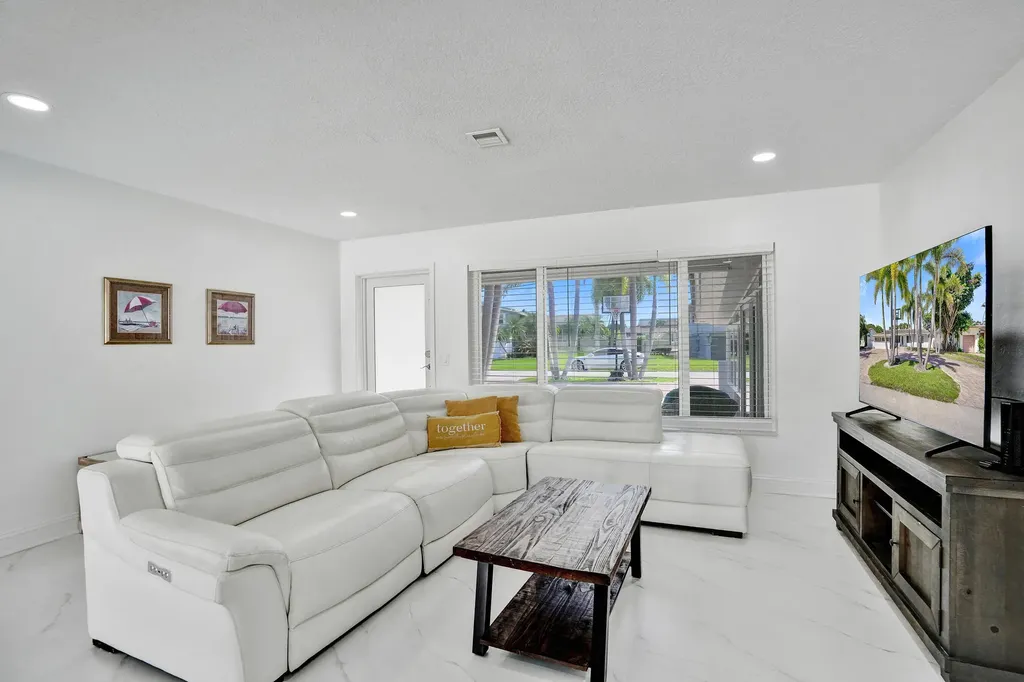 1633 SE 5th Court Deerfield Beach FL 33441