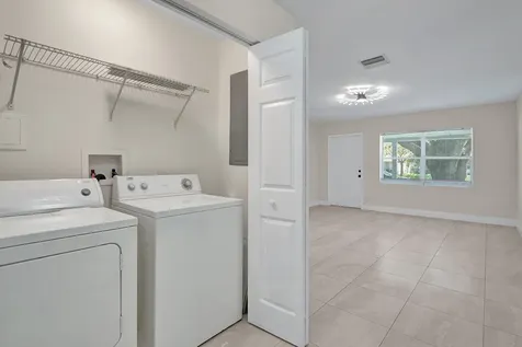 131 NE 51st Street Oakland Park FL 33334