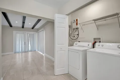 131 NE 51st Street Oakland Park FL 33334