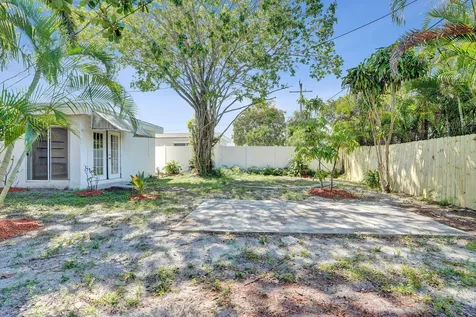 131 NE 51st Street Oakland Park FL 33334