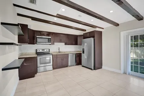 131 NE 51st Street Oakland Park FL 33334