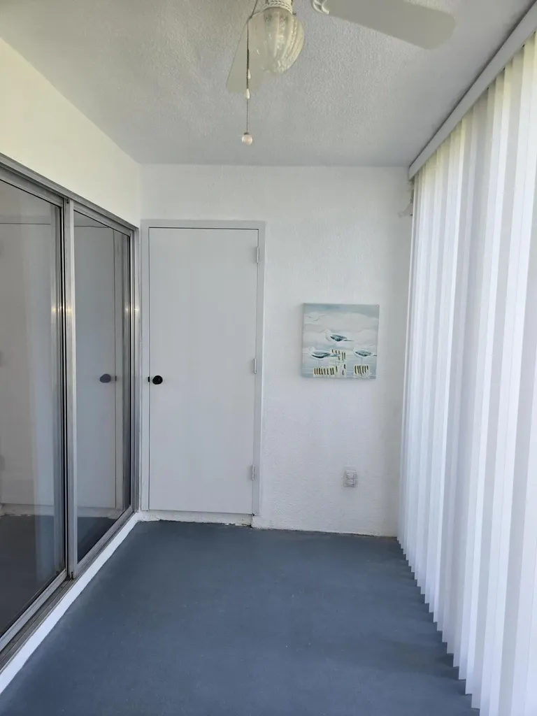 3755 Via Poinciana Lake Worth FL 33467