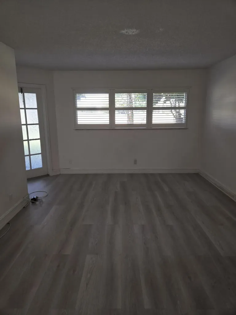 3755 Via Poinciana Lake Worth FL 33467