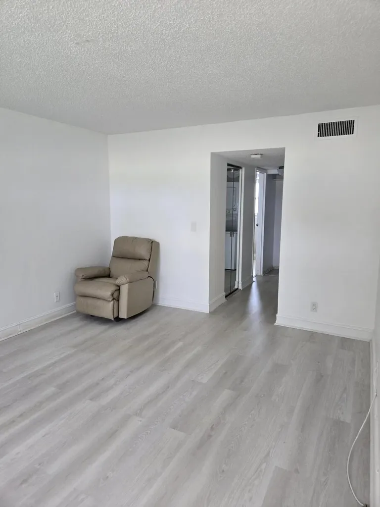 3755 Via Poinciana Lake Worth FL 33467