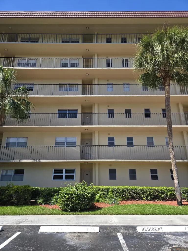 3755 Via Poinciana Lake Worth FL 33467