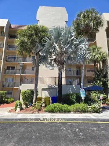 3755 Via Poinciana Lake Worth FL 33467