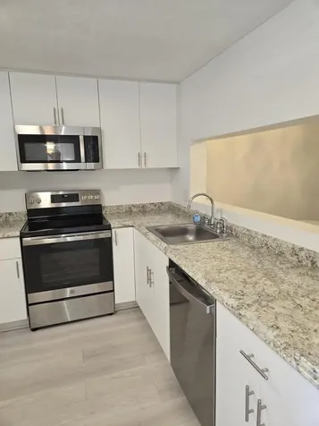 3755 Via Poinciana Lake Worth FL 33467