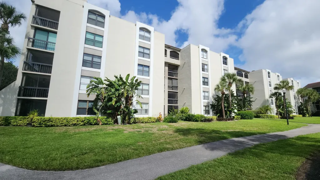 1915 Lavers Circle Delray Beach FL 33444