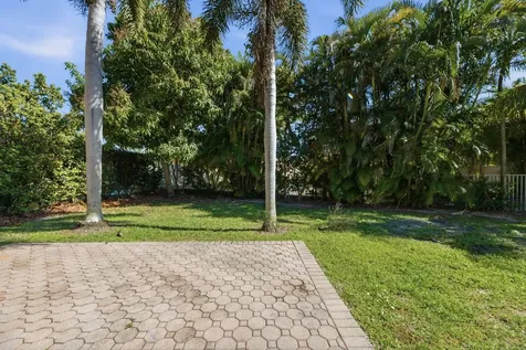 6334 Stonehurst Circle Lake Worth FL 33467