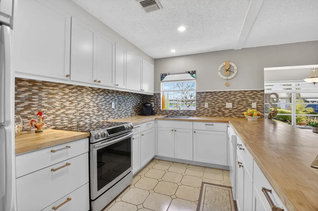 14519 Canalview Drive Delray Beach FL 33484