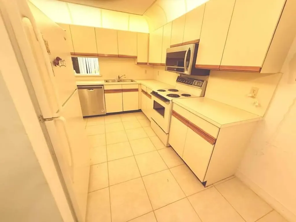10062 Hickorywood Place Boynton Beach FL 33437