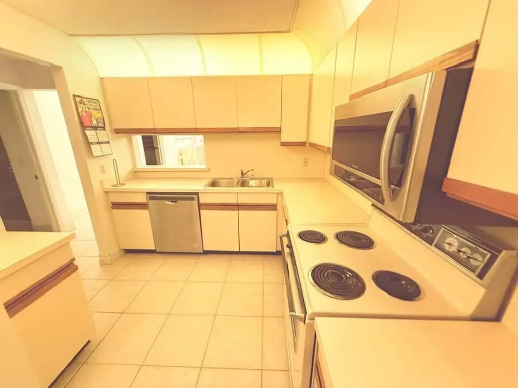 10062 Hickorywood Place Boynton Beach FL 33437
