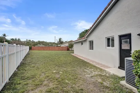 2881 NW 98th Way Coral Springs FL 33065