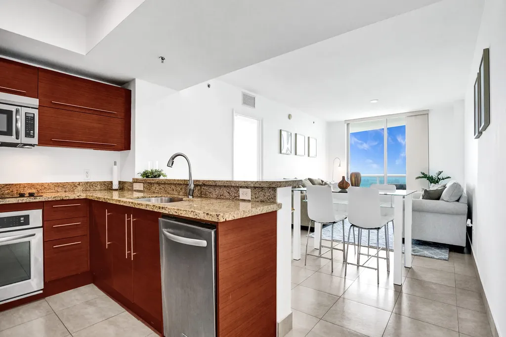 2641 N Flamingo Road Sunrise FL 33323