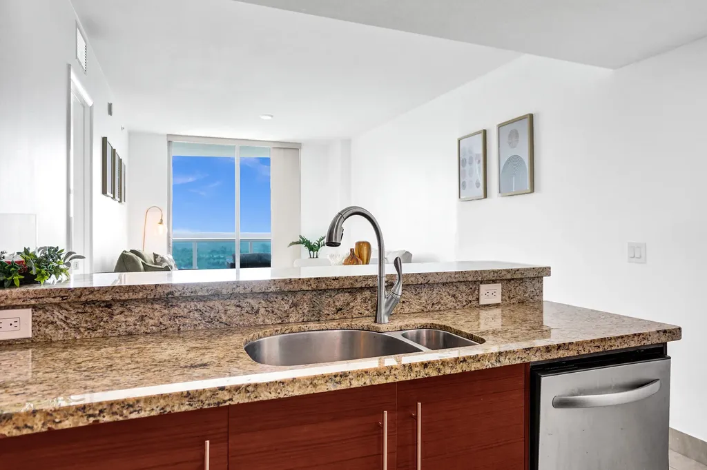 2641 N Flamingo Road Sunrise FL 33323