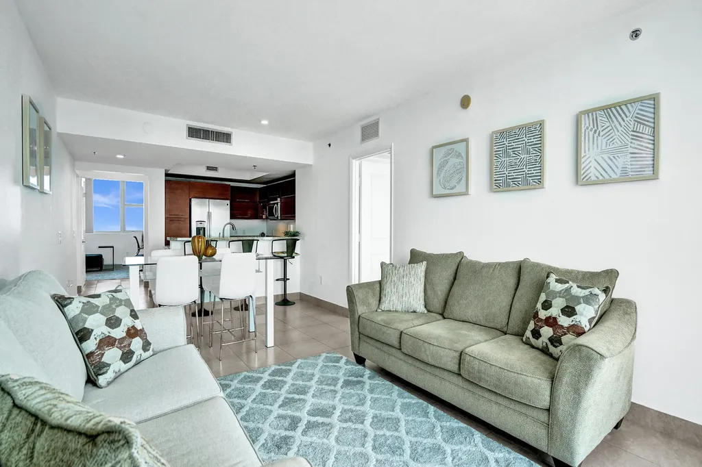 2641 N Flamingo Road Sunrise FL 33323