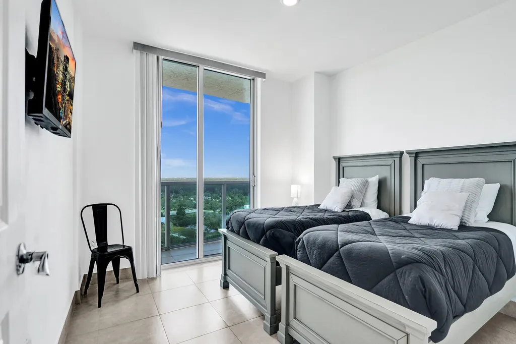 2641 N Flamingo Road Sunrise FL 33323