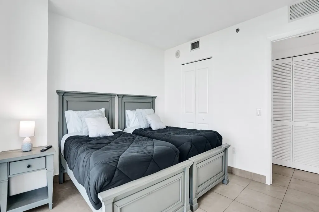 2641 N Flamingo Road Sunrise FL 33323