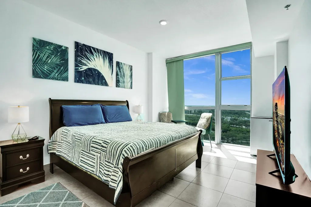 2641 N Flamingo Road Sunrise FL 33323