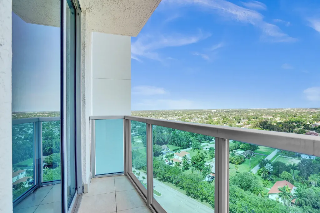 2641 N Flamingo Road Sunrise FL 33323