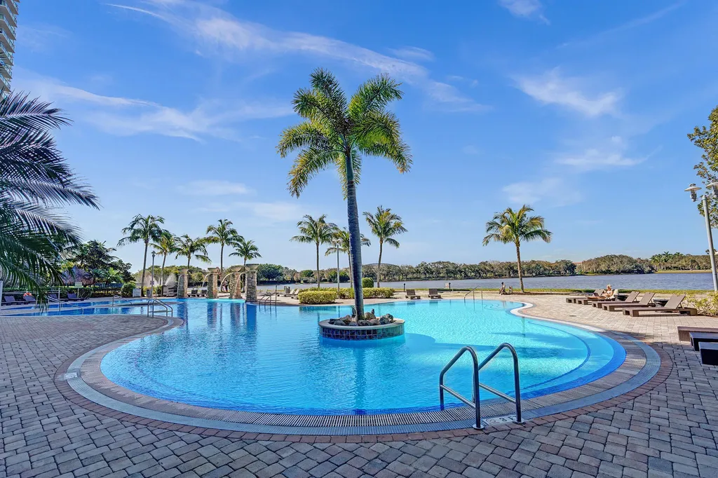 2641 N Flamingo Road Sunrise FL 33323