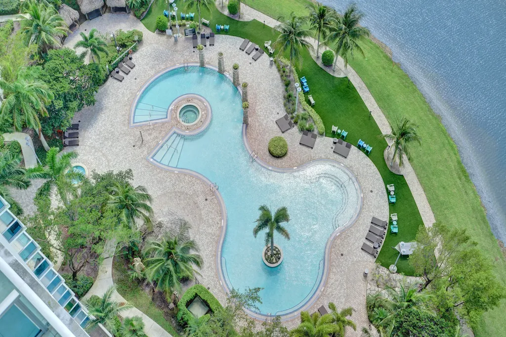 2641 N Flamingo Road Sunrise FL 33323
