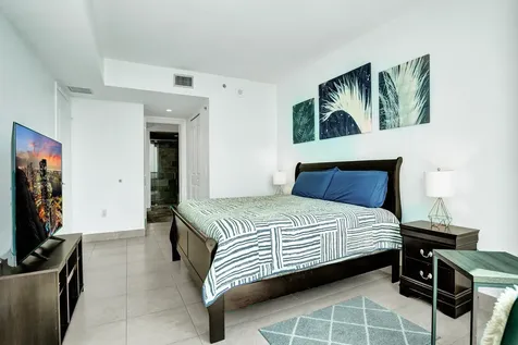 2641 N Flamingo Road Sunrise FL 33323